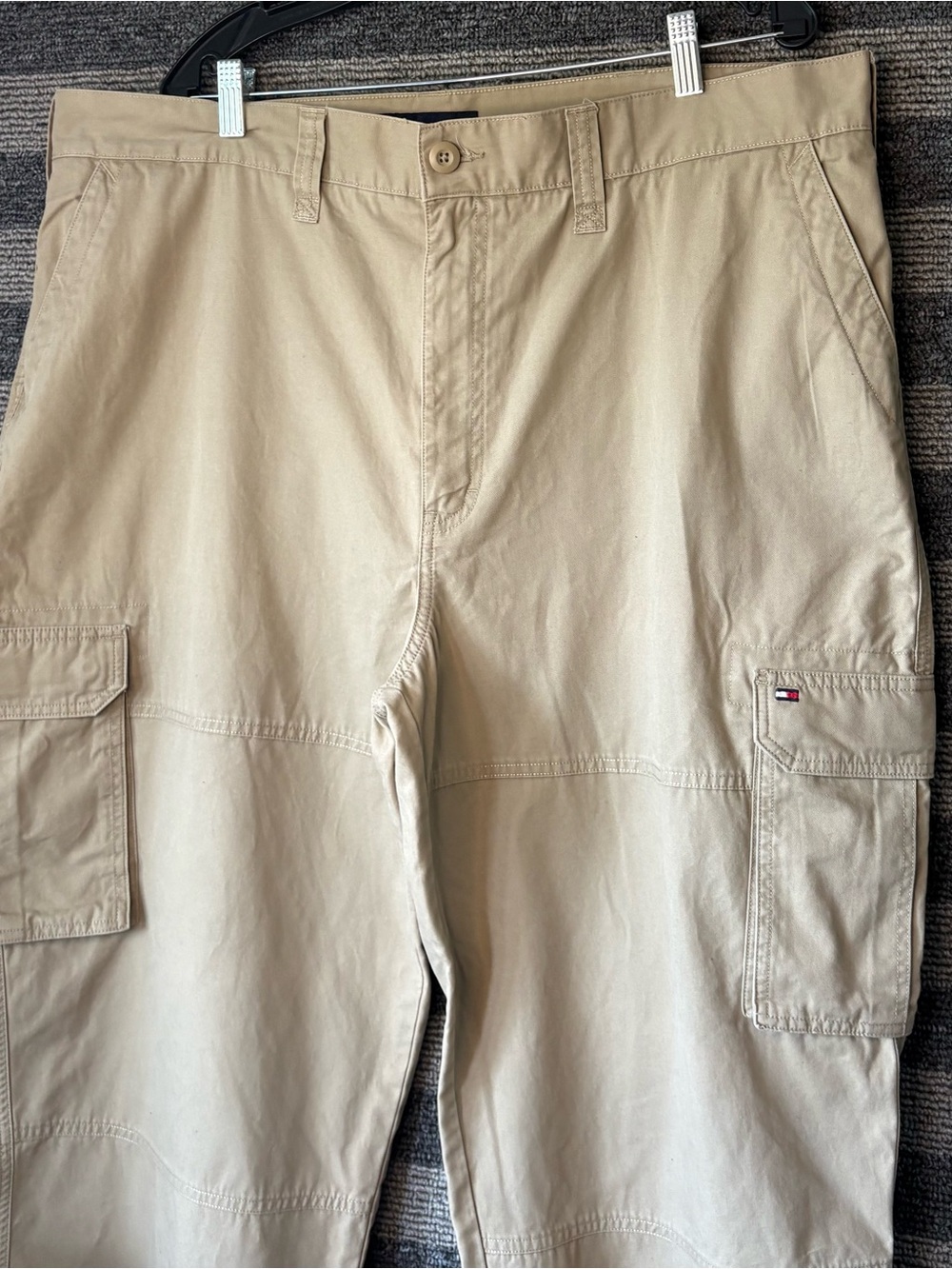 Tommy Hilfiger Beige Men’s Wide Leg Cargo Pants 42 x 30 EUC - Picture 2 of 7